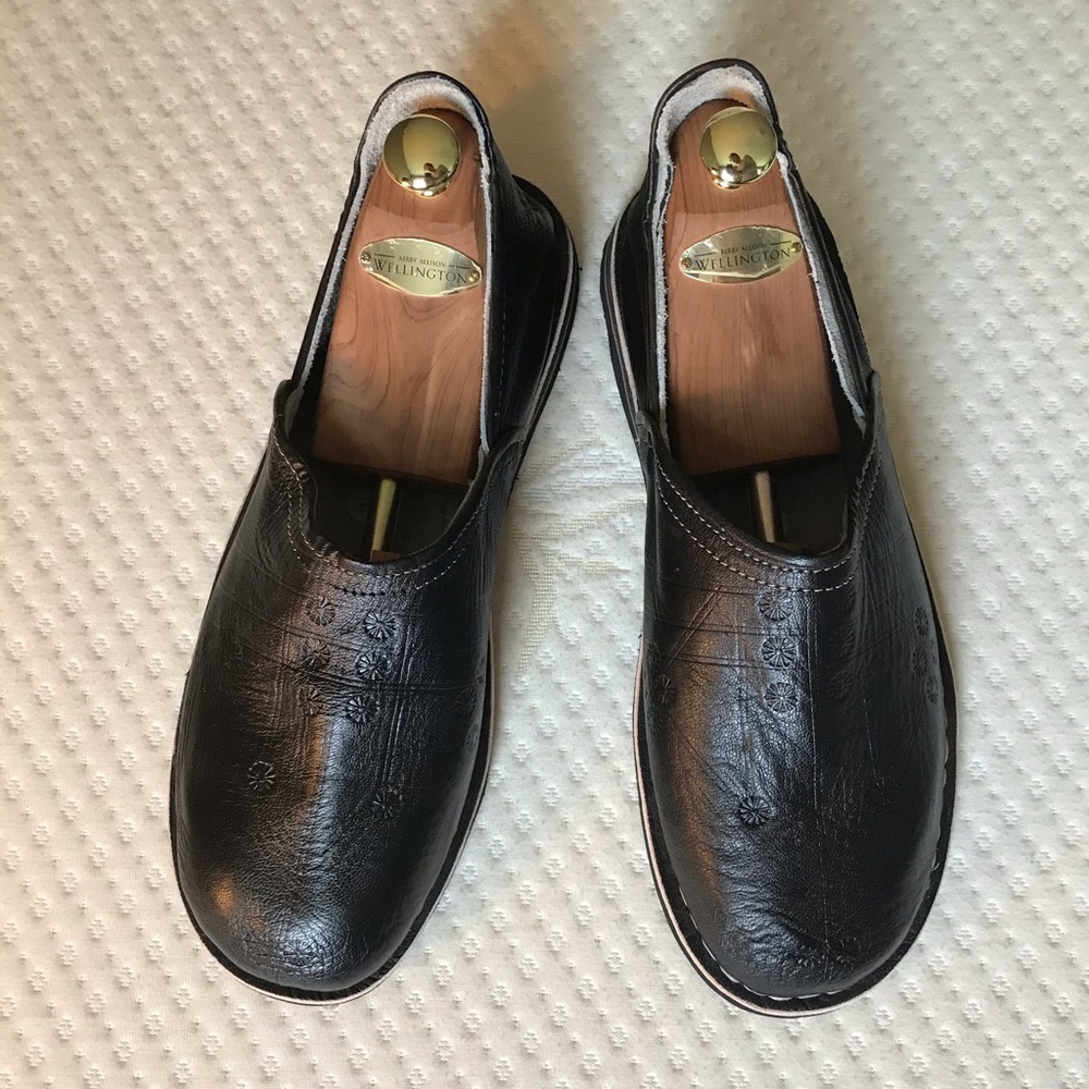 House slippers. Men’s US size 12.